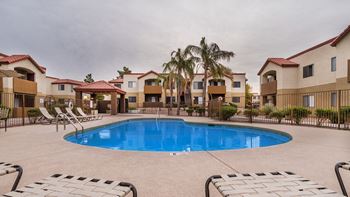 Cantera nice pool view with lounge area